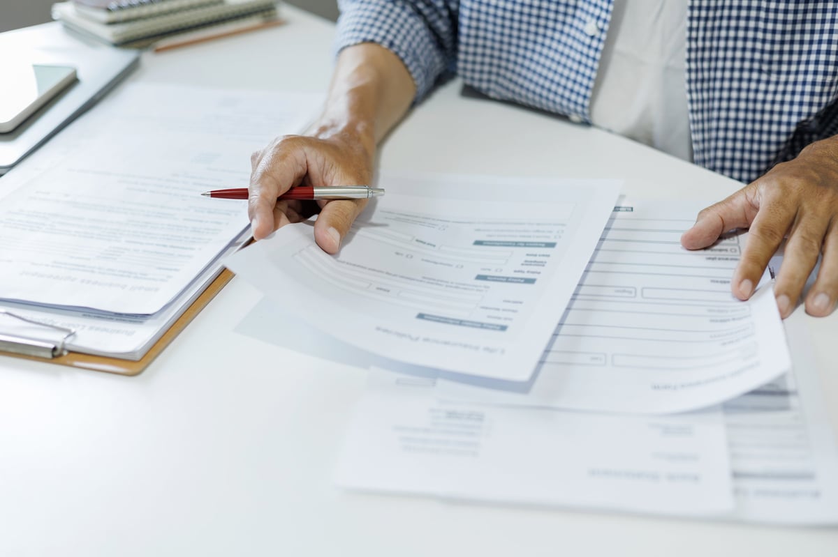 Reviewing accounts receivable and payable term structures, payment efficiency, and working capital optimization